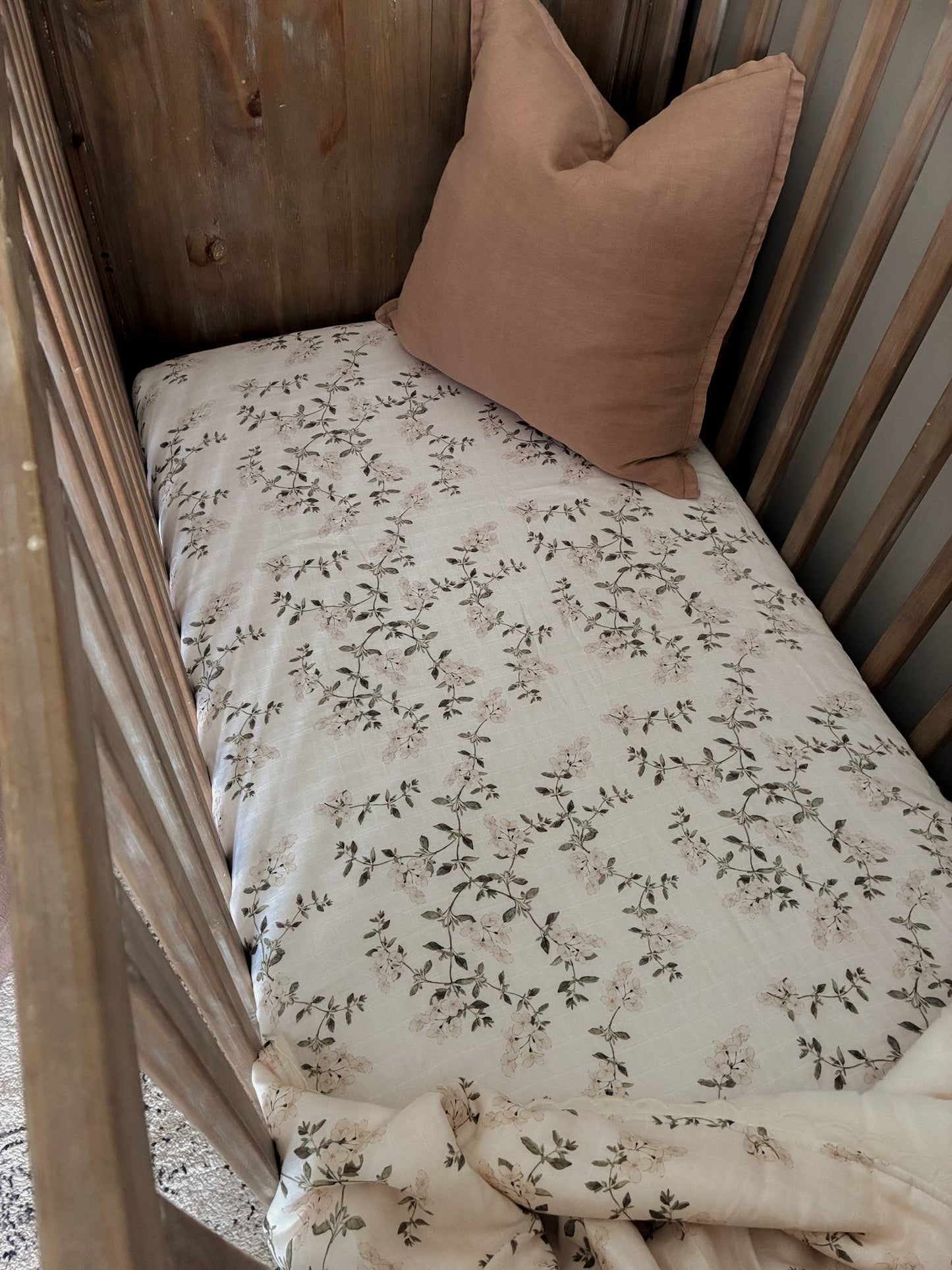Fleur Blanche Fitted Cot Sheet