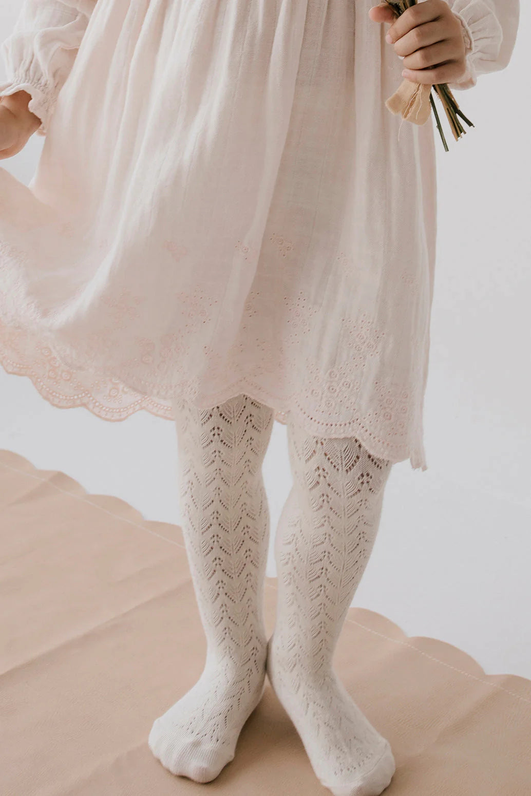 Scallop Weave Tight - Milk