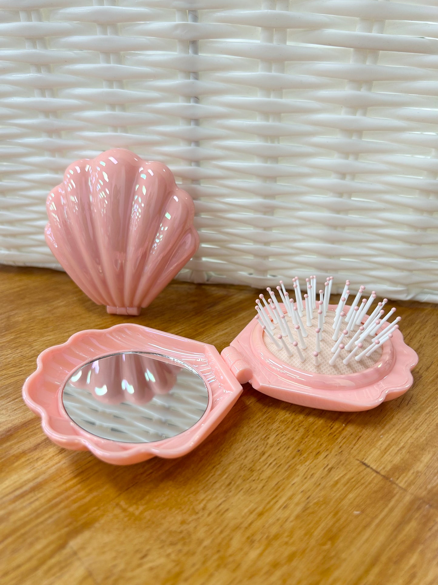 Shell Foldable Hairbrush