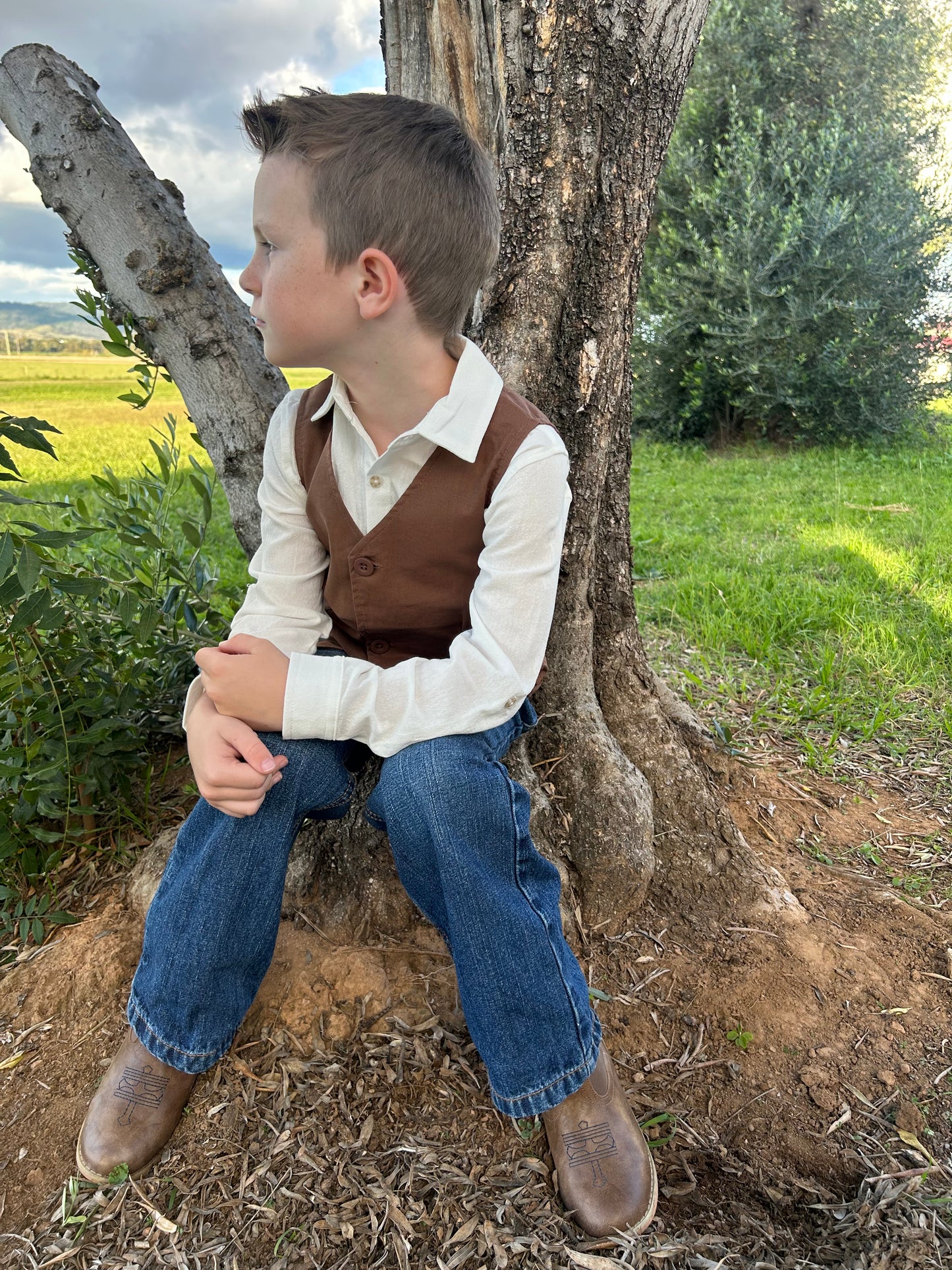 FINLEY LINEN VEST - CHOCOLATE